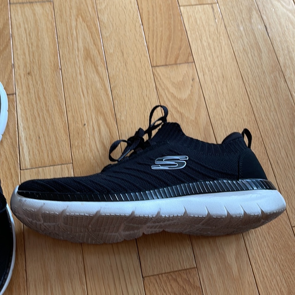 Skechers memory foam sneakers / runners size 8